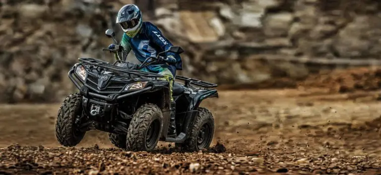 Quads, ATVs oder Side-by-Sides: Entdecken Sie unsere Auswahl an kleinen Kraftfahrzeugen namhafter Hersteller.